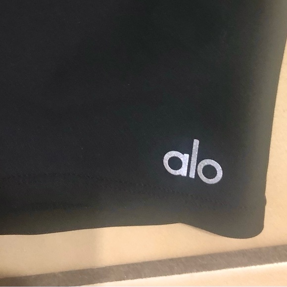 Workout outfit xs ALO spandex shorts and xs mossimo  cotton tank top - Picture 4 of 9